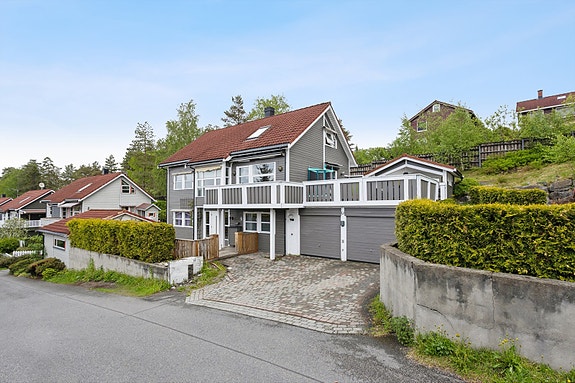 Lokalmegler Arian Farzinpour v/ DNB Eiendom har gleden av å presentere Hans Steinpukkers vei 6!