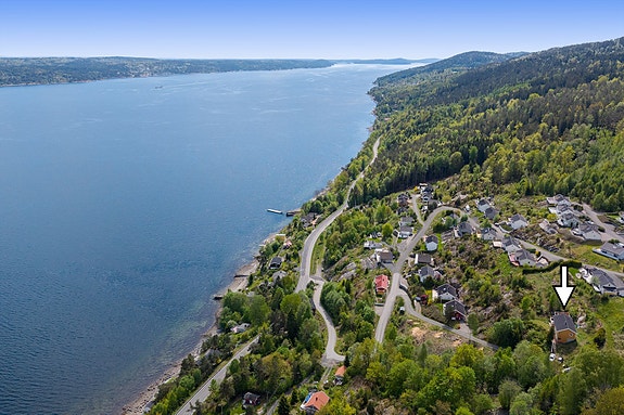 Velkommen til Strandskogen 30, presentert av Håkon Espeseth i Nordvik Asker. Foto: Eiendomsfoto AS.