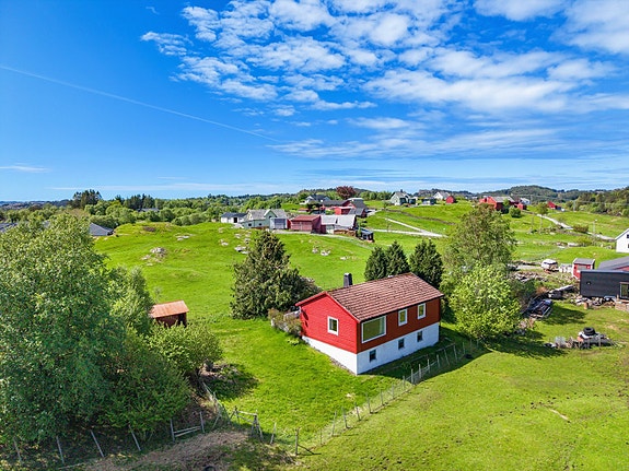 Kjerrgardsvegen 186 presentert av Dag Erik Fotland, EiendomsMegler 1 Askøy. Foto: Fotograf Mats Lie AS.