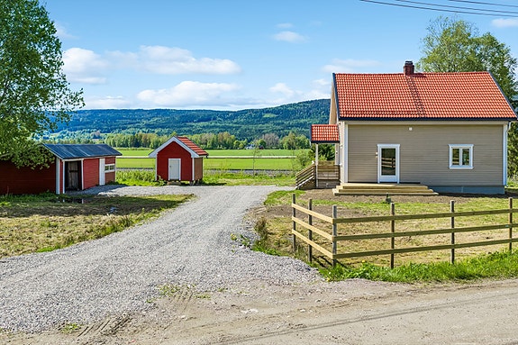 Velkommen til Gamlevegen 8, en oppgradert og innflyttingsklar enebolig! Foto: Ole Kaldal/EFKT Norge AS