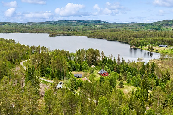 Velkommen til en idyllisk fritidseiendom ved Sjøenden! Foto: Ole Kaldal/EFKT Norge AS