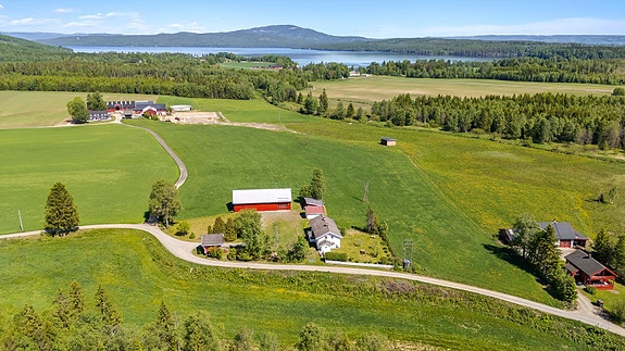 Velkommen til idylliske Stensgårdvegen 53!
Foto: ImageDay v/Espen Edin Døhlen