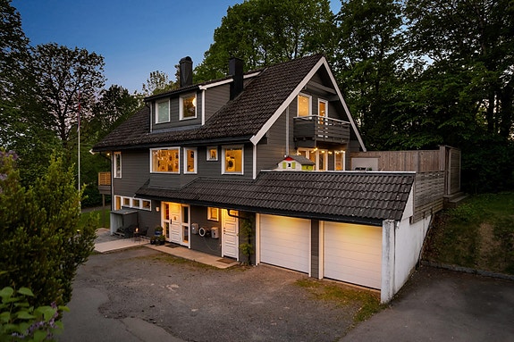Velkommen til Sørkedalsveien 283 presentert av Peter Björklund ved Nordvik Bygdøy Allé. Foto: Eiendomsfoto AS.