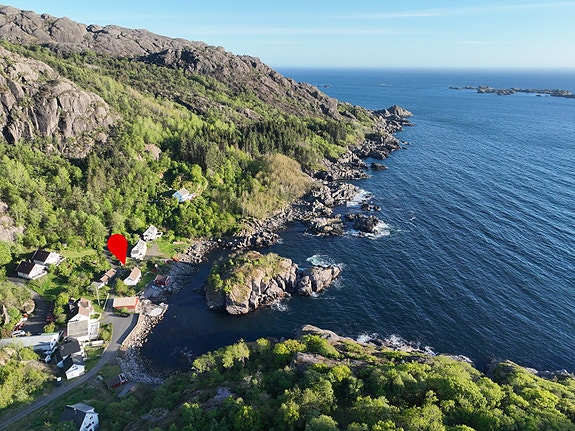 Velkommen til Buveien 165!
Umiddelbar nærhet til sjøen, med flotte turområder langs den dramatiske kystlinjen.