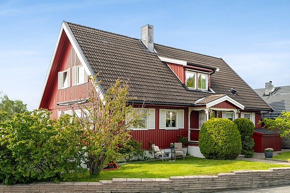 Velkommen til Væretrøa 78 og en fantastisk boligeiendom med barnevennlig beliggenhet.
(Foto: Max Stenberg - Grattis foto)