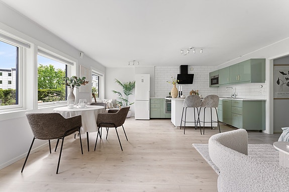 Velkommen til en lys, totaloppusset leilighet med egen liten hage (foto: Zovenfra AS)