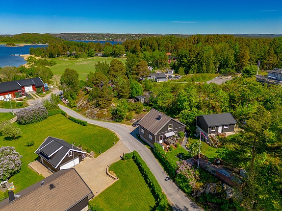 Helge Børsand i Holmskau & Partners gleder seg til å vise deg Karlsøyveien 50.