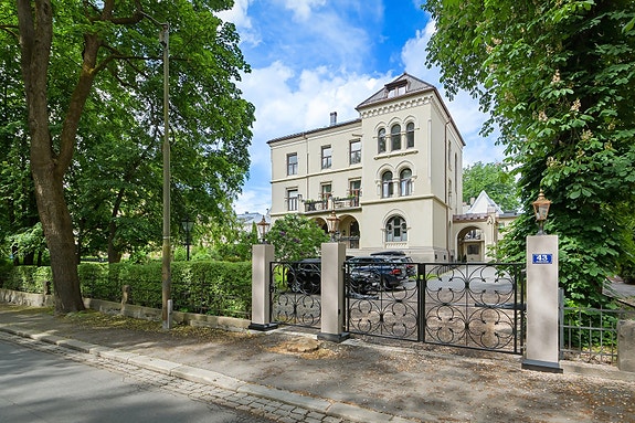 Velkommen til Parkveien 43 - Kontakt Carl P. Sveistrup på 980 45 319 dersom privatvisning ønskes - Foto: ZovenfraSameiet har i 2024-2025 gjennomført en full takrehabilitering, inkludert ny luftet konstruksjon, membran, kobbertekking, samt nye renner, nedl