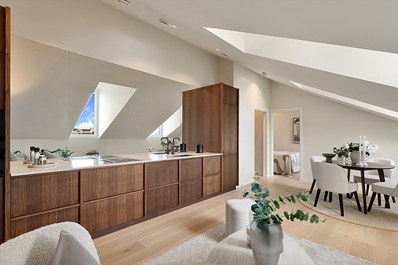 Lekker nyoppført loftsleilighet m/heis og utsikt. Rehabilitert bygård. Supersentralt øverst på Bolteløkka v/Valleløkken!