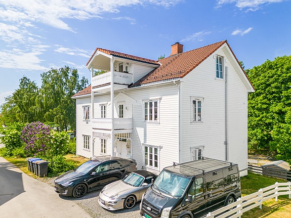 Velkommen til en hyggelig og innbydende selveier beliggende i 1.etasje i Utsikten 2.