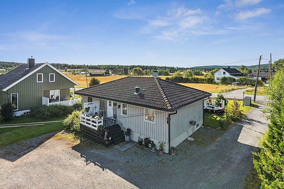 Emera eiendomsmegling v/Gina Granli (tlf. 99274052) har gleden av å presentere Gamle Rovenvei 74!
