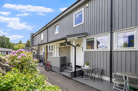 Selveiet rekkehus med familievennlig beliggenhet på Hellerasten