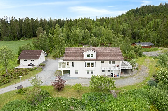 Velkommen til Gressetgrenda - Kontakt megler på 918 50 709 / morten.kjelsberg@em1.no dersom det ønskes privatvisning. Foto: Julian Nonstad.