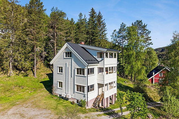 Velkommen til Bygdinvegen 11! En eiendom presentert av Kristine Kvame hos Aktiv Valdres Eiendomskontor.