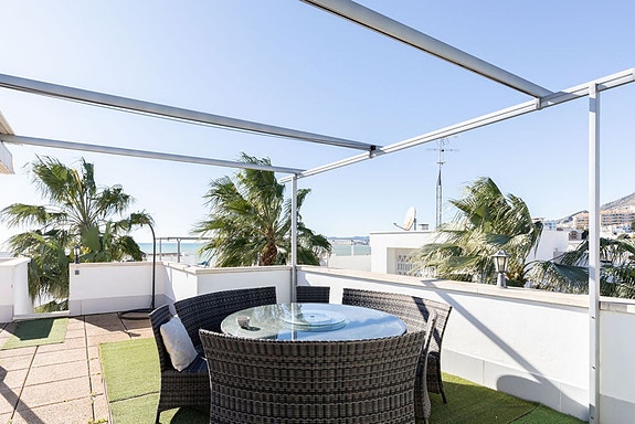 Toppleilighet med stor takterrasse | Havutsikt | Badstue og jacuzzi