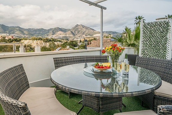 Toppleilighet med stor takterrasse | Havutsikt | Badstue og jacuzzi