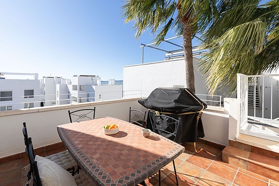 Toppleilighet med stor takterrasse | Havutsikt | Badstue og jacuzzi