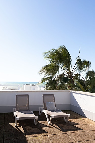 Toppleilighet med stor takterrasse | Havutsikt | Badstue og jacuzzi