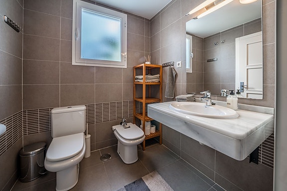Toppleilighet med stor takterrasse | Havutsikt | Badstue og jacuzzi