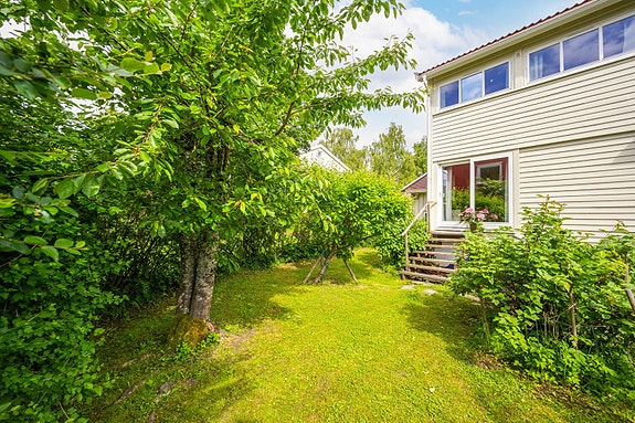 Velkommen til Nøkleveien 25, et enderekkehus over 3 plan i populære Nøklevann borettslag! Foto: Martine Eren Jacobsen
