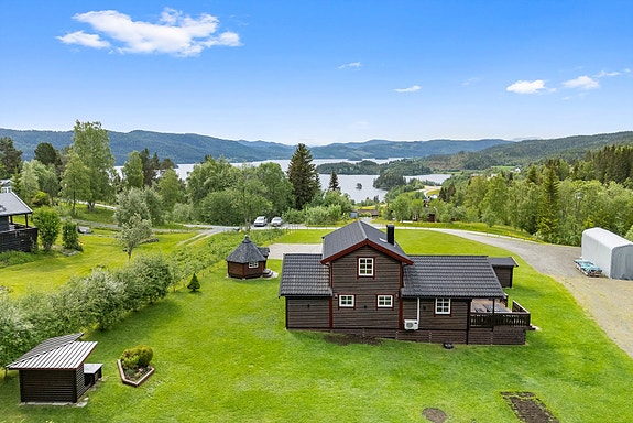 Velkommen til Høvestien 22 - en hyggelig fritidseiendom med attraktiv beliggenhet ved Ånøya. Foto: Interiørfoto v/Haukdal