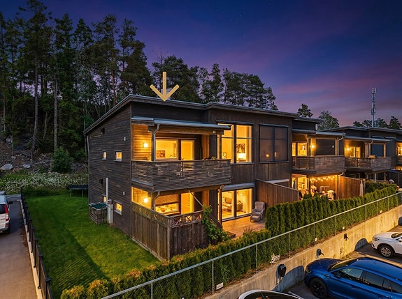 Velkommen til Vestavegen 17! Bildet er et illustrasjonsfoto redigert for å gjenskape stemning. Avvik kan forekomme. Foto: A7 Media
