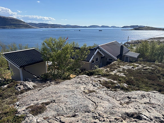 Velkommen til Kleiva 20! Hytte på 81 kvm. beliggende på Seter, Osen. 3 soverom, innglasset balkong og badstu. Velkommen til visning