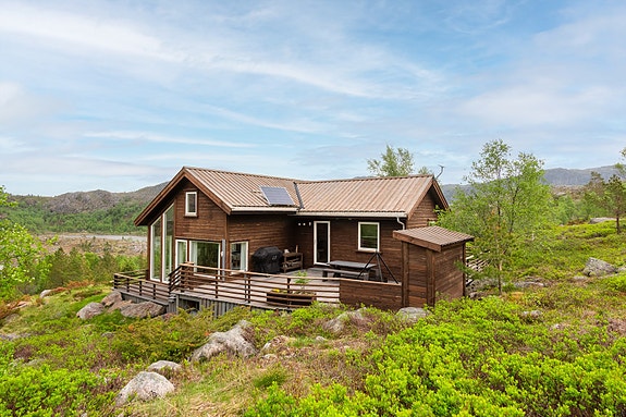 Runar Fiskå v/ Eiendomsmegler Norge har gleden av å presentere Holtaheia 17!