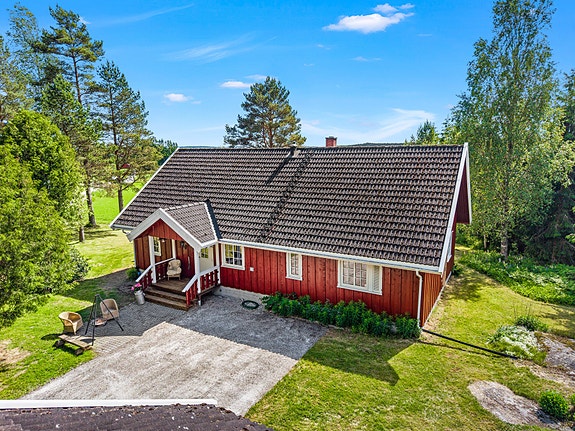 Magnus Grasmo v/EIE eiendomsmegling presenterer Ulvingsrudveien 14.