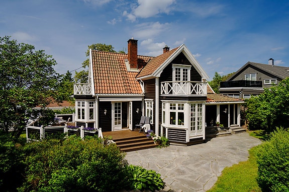 Velkommen til denne sjarmerende villaen i Fagerliveien 27 - Presentert av Lene Bjerkeli v/ DNB Eiendom!