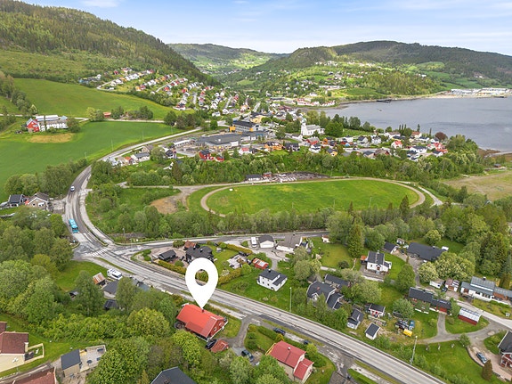 Velkommen til Malmvegen 119, presentert av EiendomsMegler 1 v/ Jim Håkon Ryan Karlsen. Foto: ELW media (Espen Wåde)
