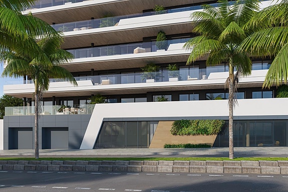 Moderne leilighet nær stranden | Spa, treningsrom og takbasseng | Parkering og bod