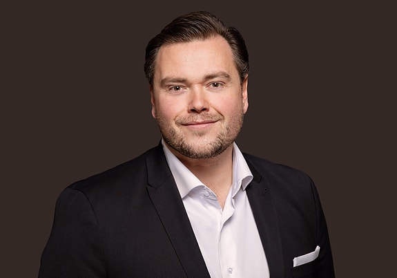 Bilde av megler Petter Tangen