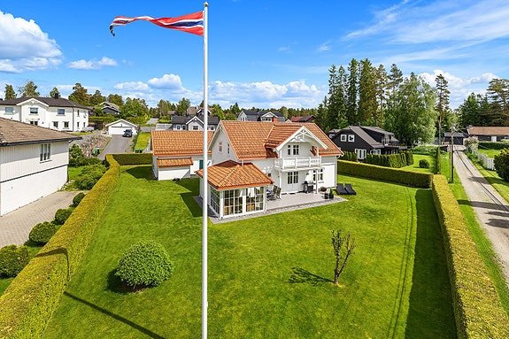 Eiendomsmegler Krogsveen v/Christian Blenne Lien ønsker velkommen til Glimmerveien 28!
Foto: Jørgen Sørebø
