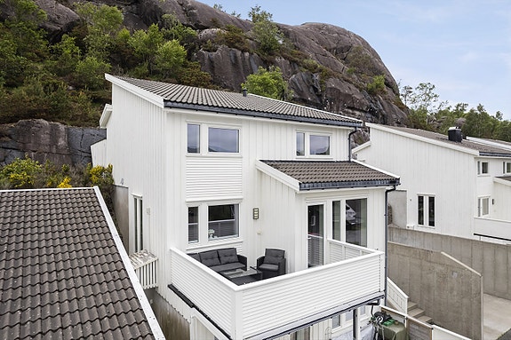 EiendomsMegler 1 v/ Anne Havsø presenterer Reinsdyrveien 36B! Foto: Diakrit v/Arne Ove Østebrød