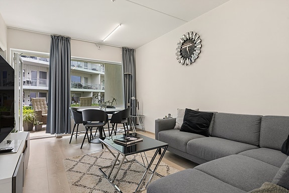 DNB Eiendom v/ Maria Stokkan har gleden av å presentere Kirkeringen 4! En strøken 3-roms hjørneleilighet med terrasse. TG0 på alt.