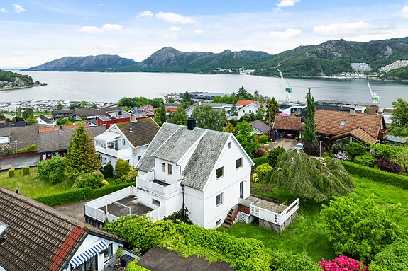 Flørliveien 14 presenteres av Haga Bolig v/ Oliver Selheim.