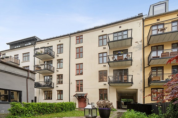 Leiligheten ligger i 4. etg og har balkong mot bakgården