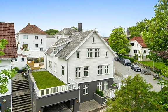 Velkommen til Lagårdskleivå 4A - På attraktive Våland finner du denne romslige og innholdsrike delen av en tomannsbolig!