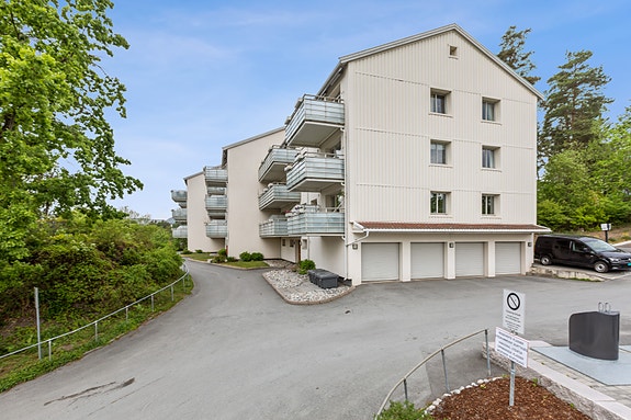 Leiligheten er i høy 1. etg