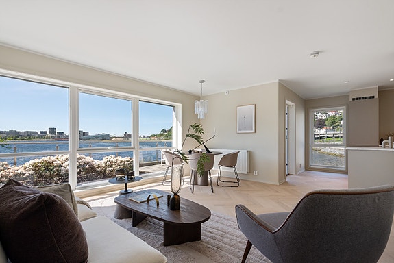 En sjelden mulighet! Lekker leilighet med stor solrik terrasse, garasjeplass og en upåklagelig utsikt.