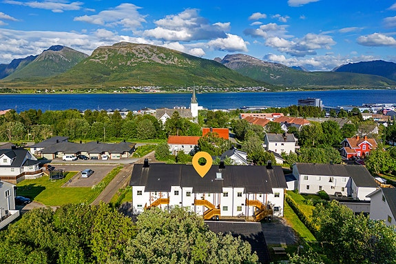 Tiltalende 4-roms leilighet over to plan - Sentrumsnær beliggenhet - Garasje, Sortland