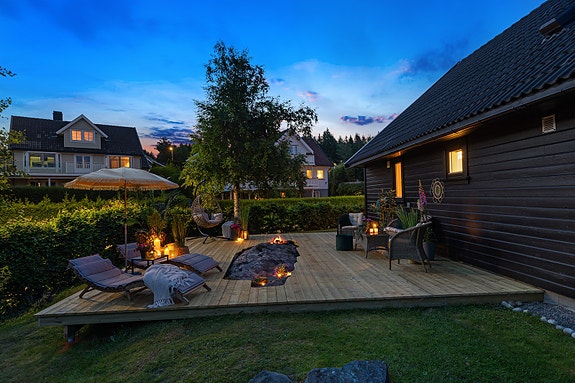 Velkommen til Rådyrkroken 4! Foto: Digit Media AS
Eiendommen har flere uteplasser med et samlet terrasseareal på ca. 74 m².