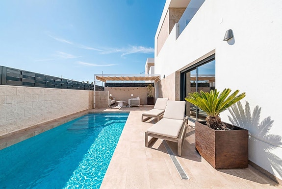 Villa med 3 soverom | Privat basseng | Sørvestvendt | Turistlisens