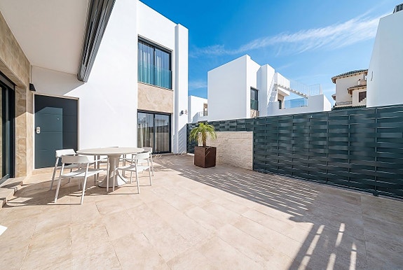 Villa med 3 soverom | Privat basseng | Sørvestvendt | Turistlisens