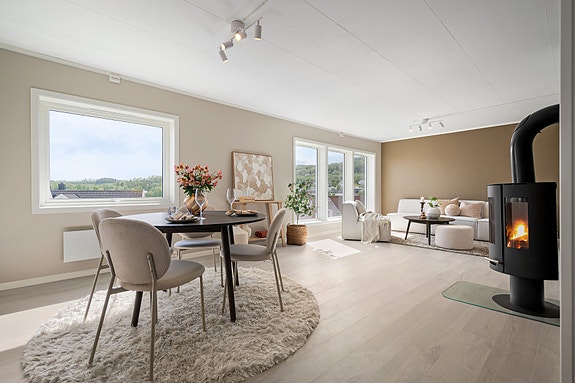 BREIVIKA | Moderne halvpart av tomannsbolig | Innvendig renovert 2026 | 3 store soverom | Garasje | Barnehage rett ved, Harstad