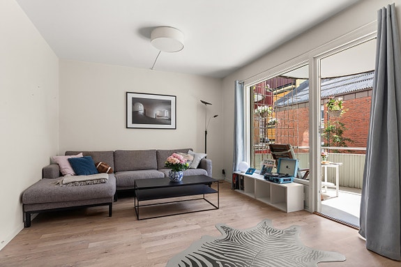 Moderne 3-roms leilighet med solrik balkong - Heis - Garasjeplass - Lave felleskostnader m/​varmtvann og internett inkl. - Flere