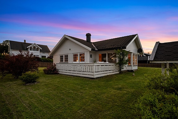 Familiebolig med alt på ett plan | Integrert garasje | Solrik tomt | Moderniseringspotensial, Hunndalen