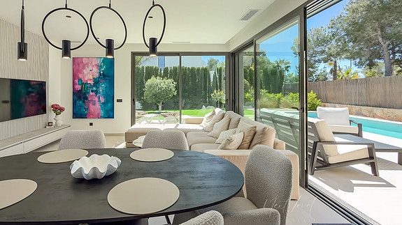 Eksklusiv villa med 3 soverom | Privat basseng og stor kjeller | Las Colinas Golf & Country Club