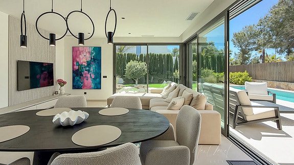Eksklusiv villa med 3 soverom | Privat basseng og stor kjeller | Las Colinas Golf & Country Club